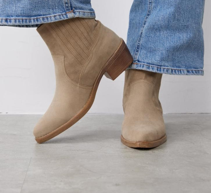 נעלי בוקרים טרנדיות 2024