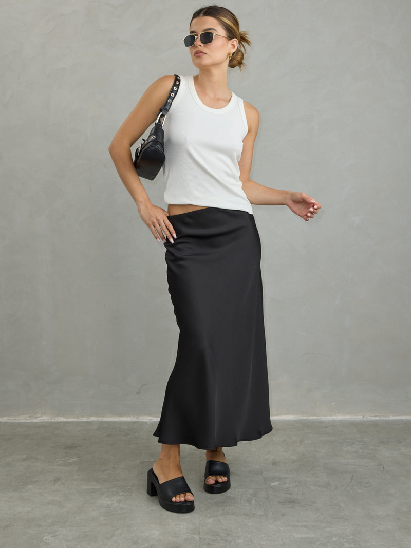 חצאית סאטן מיליה | שחור
