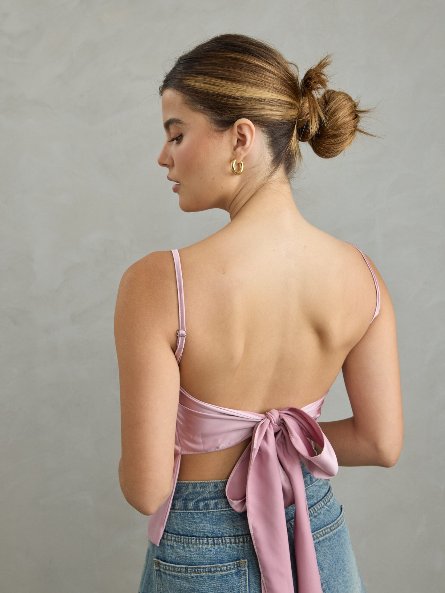 גופיית סאטן אינדי | ורוד