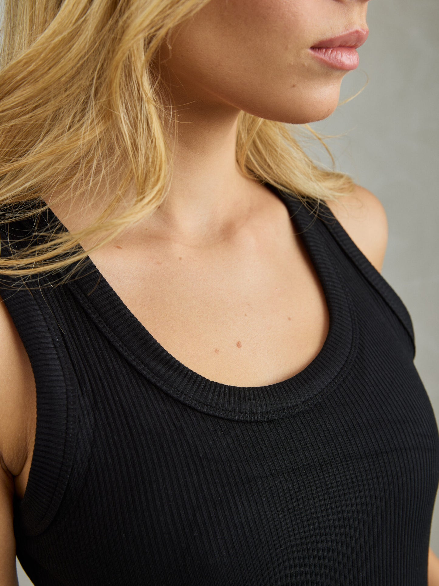 גופיית בייסיק גלנס | שחור