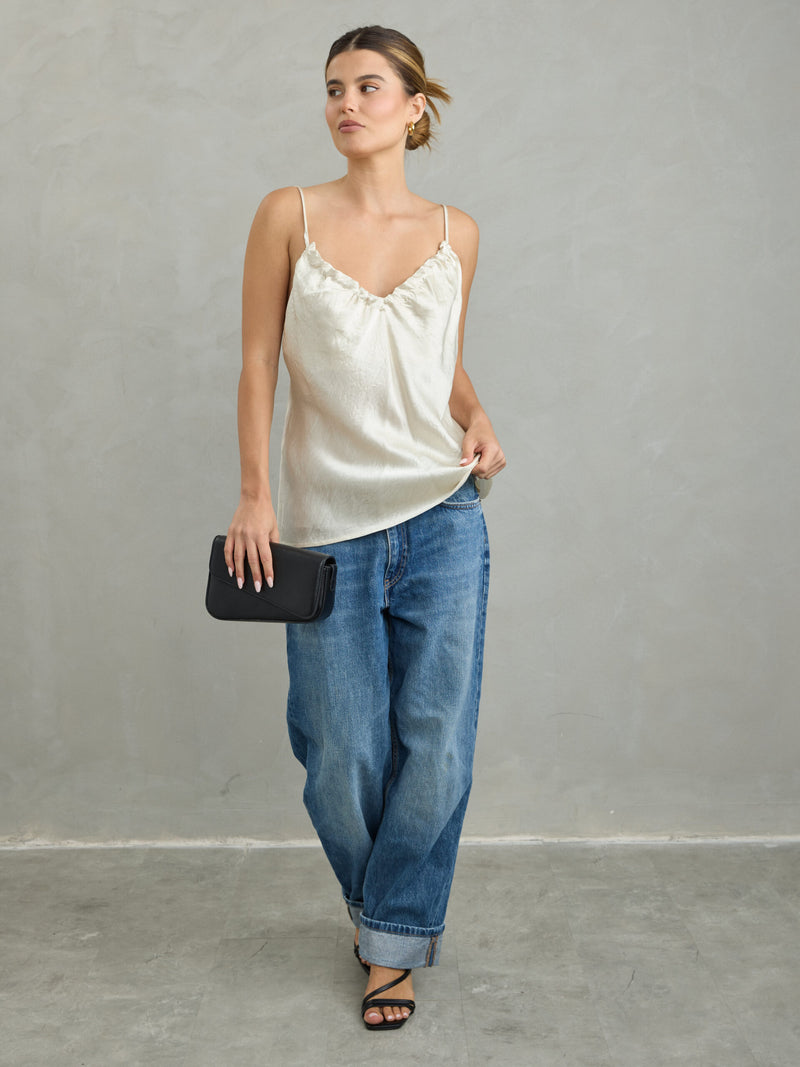 גופיה מסאטן רחבה