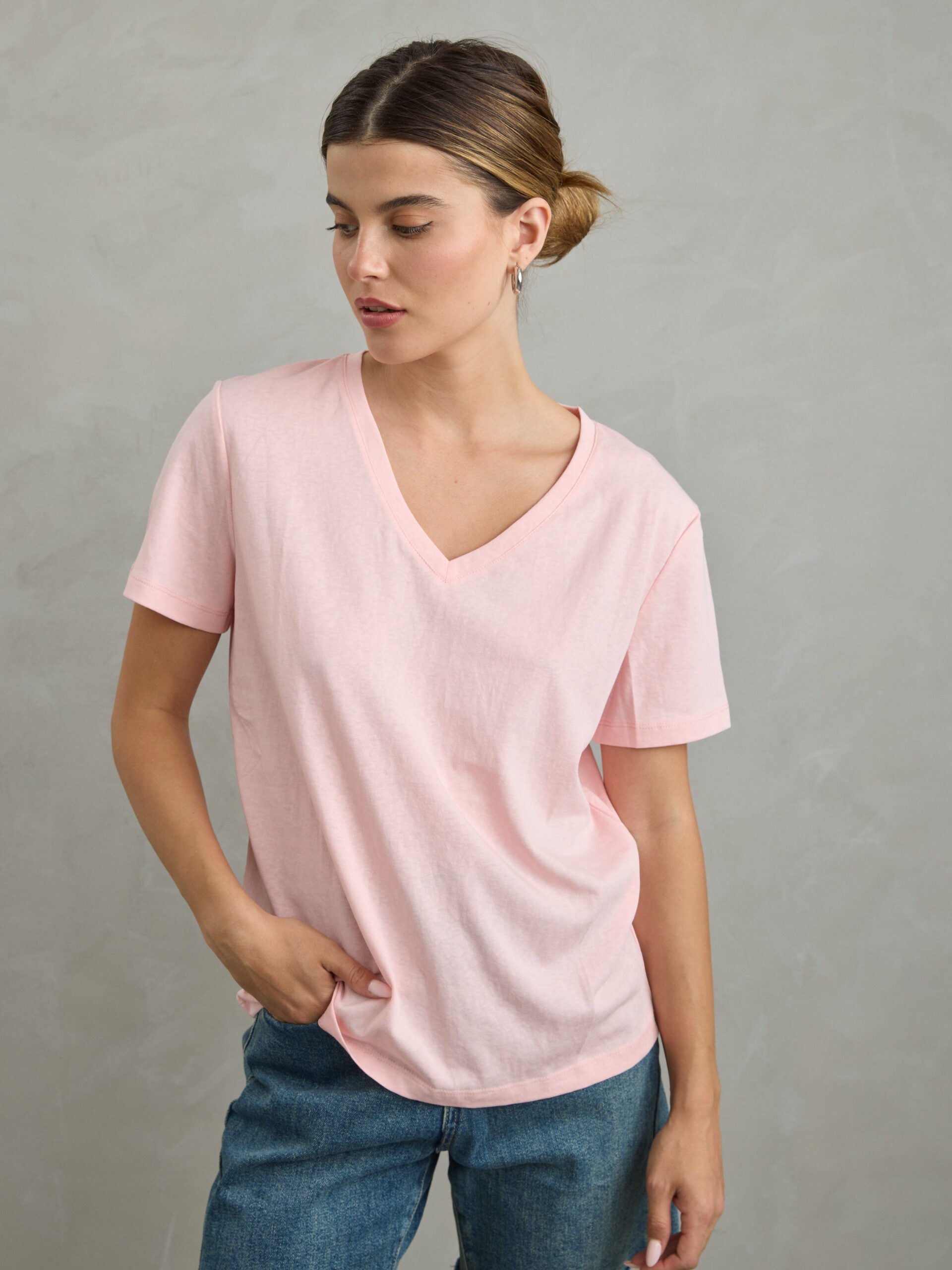חולצת טי שירט לנשים בצבע ורוד