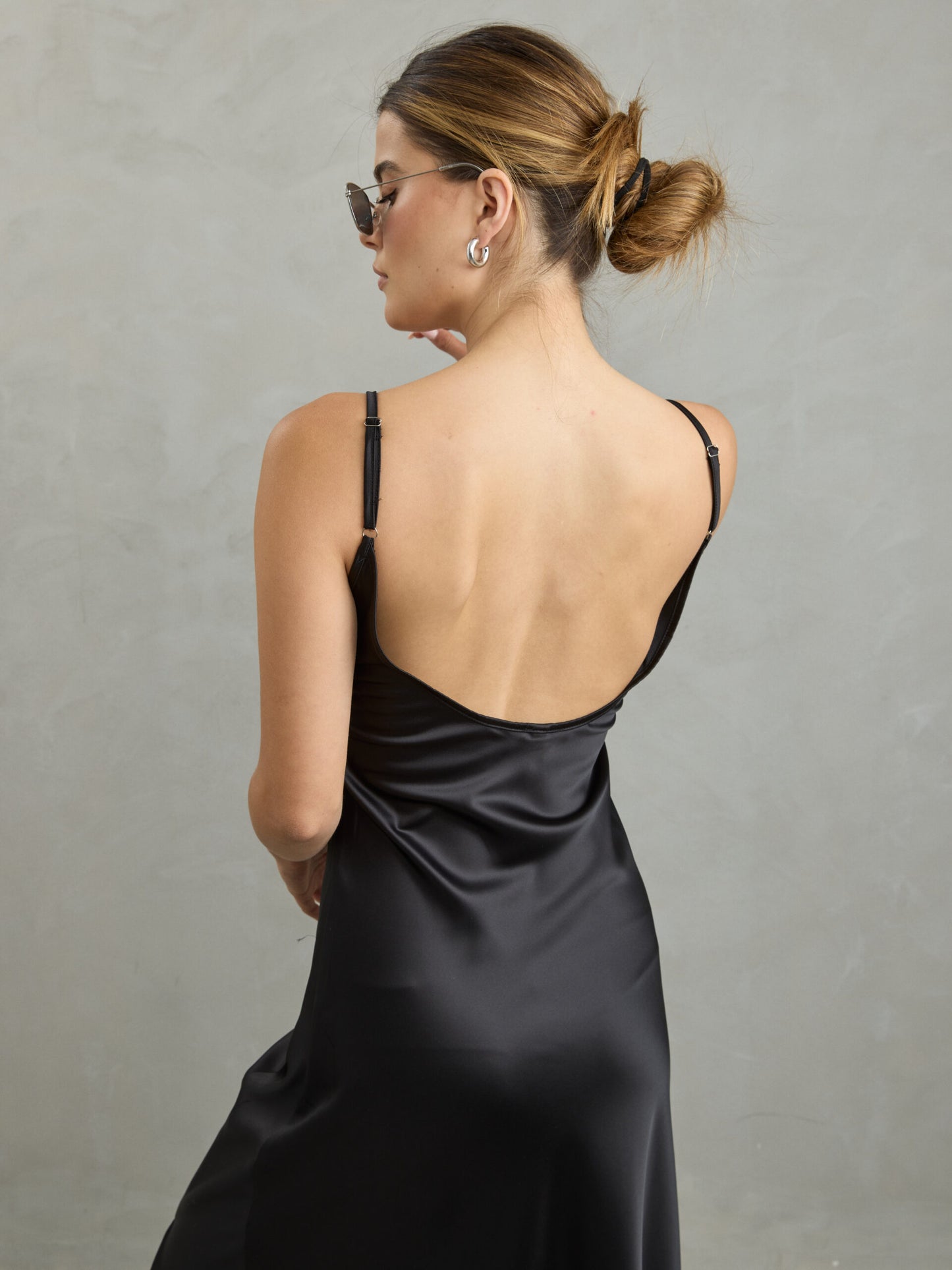 שמלת סאטן גרייסי | שחור