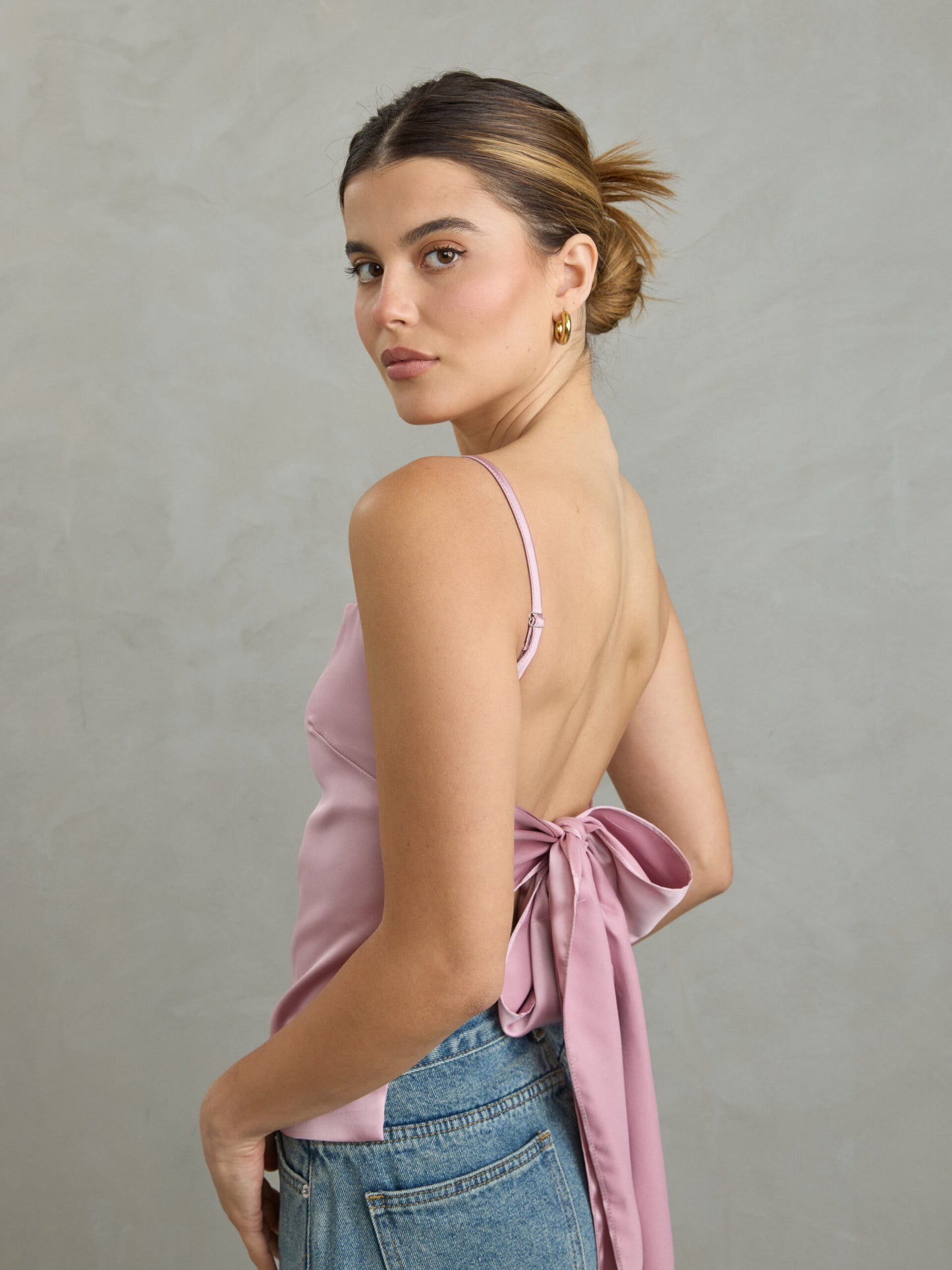 גופיית סאטן אינדי | ורוד