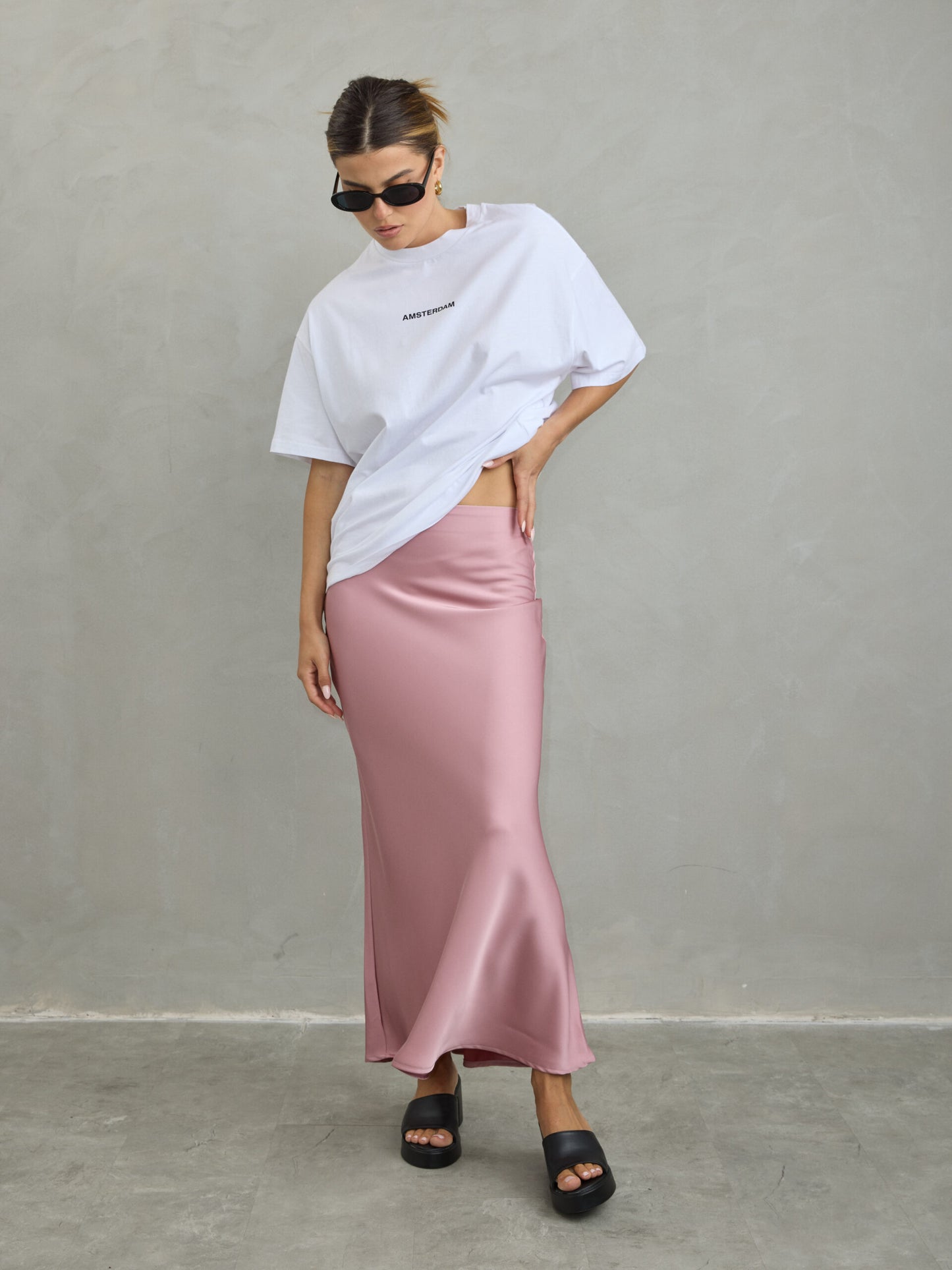 חצאית סאטן מיליה | ורוד