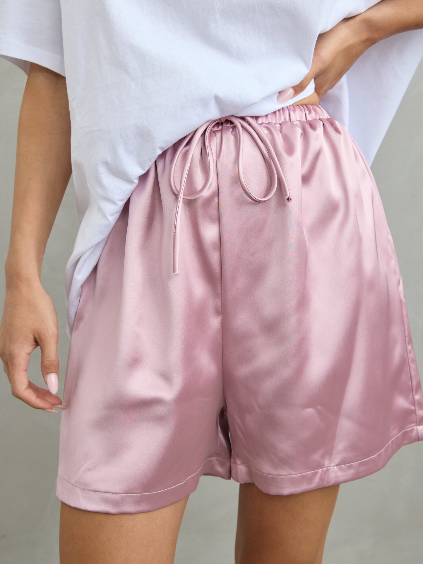 מכנסי סאטן קצרים אייריס | ורוד