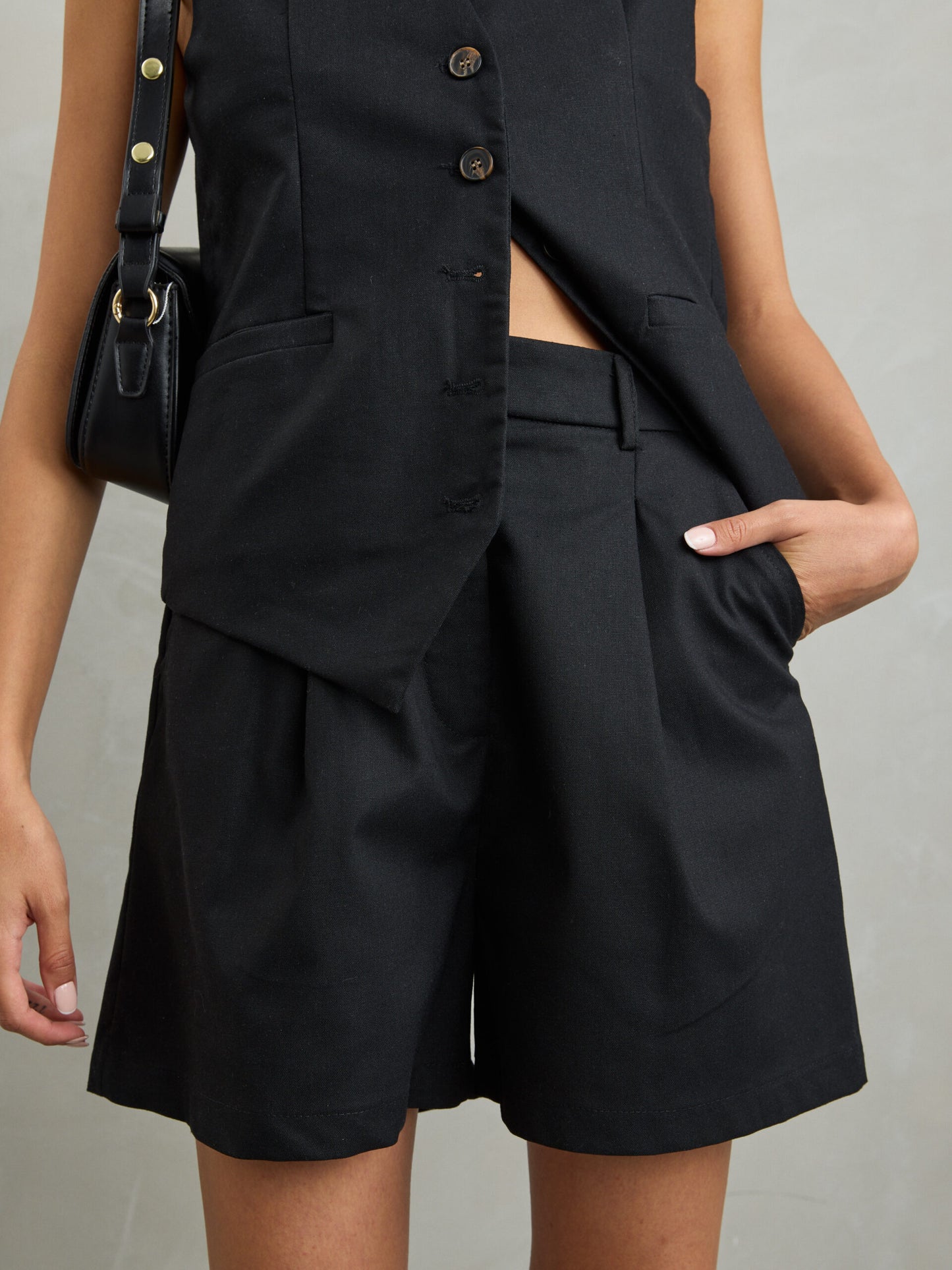 מכנסיים קצרים מחוייטים לני | שחור