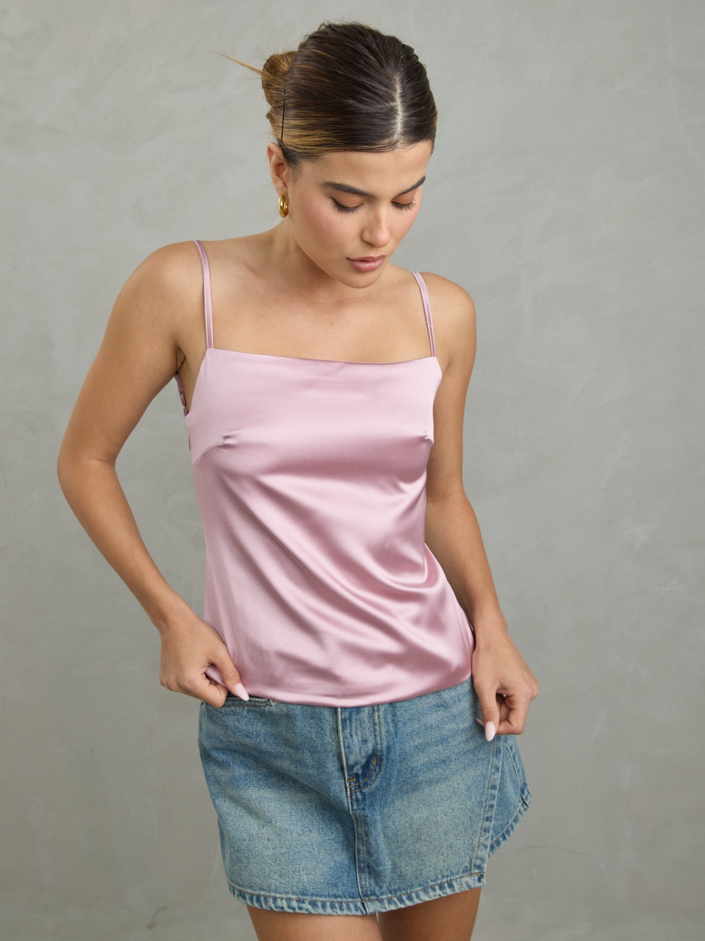 גופיית סאטן אינדי | ורוד