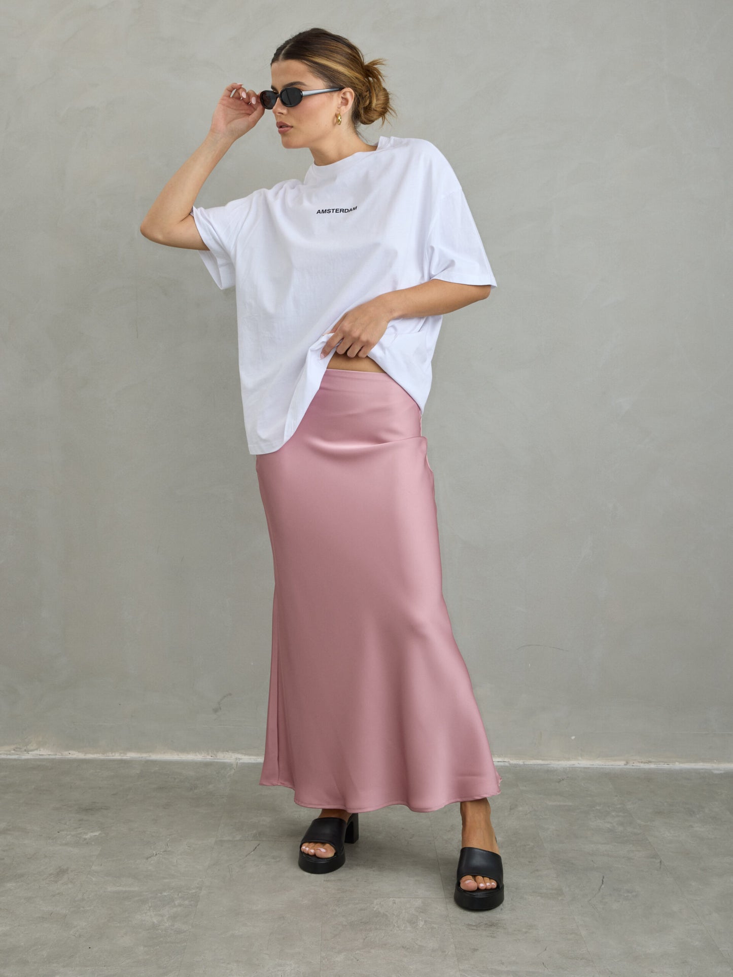 חצאית סאטן מיליה | ורוד