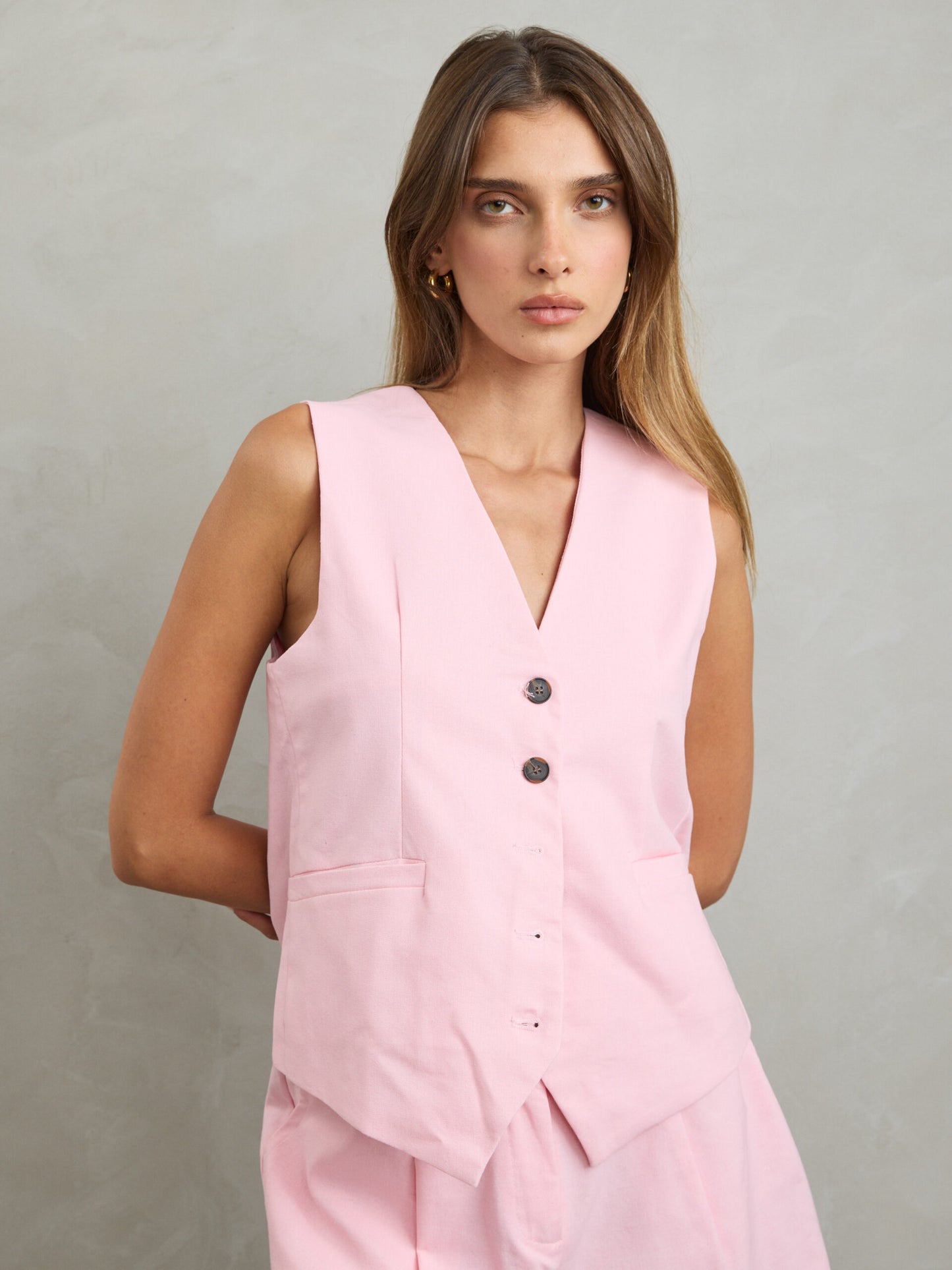 וסט מחויט בצבע ורוד