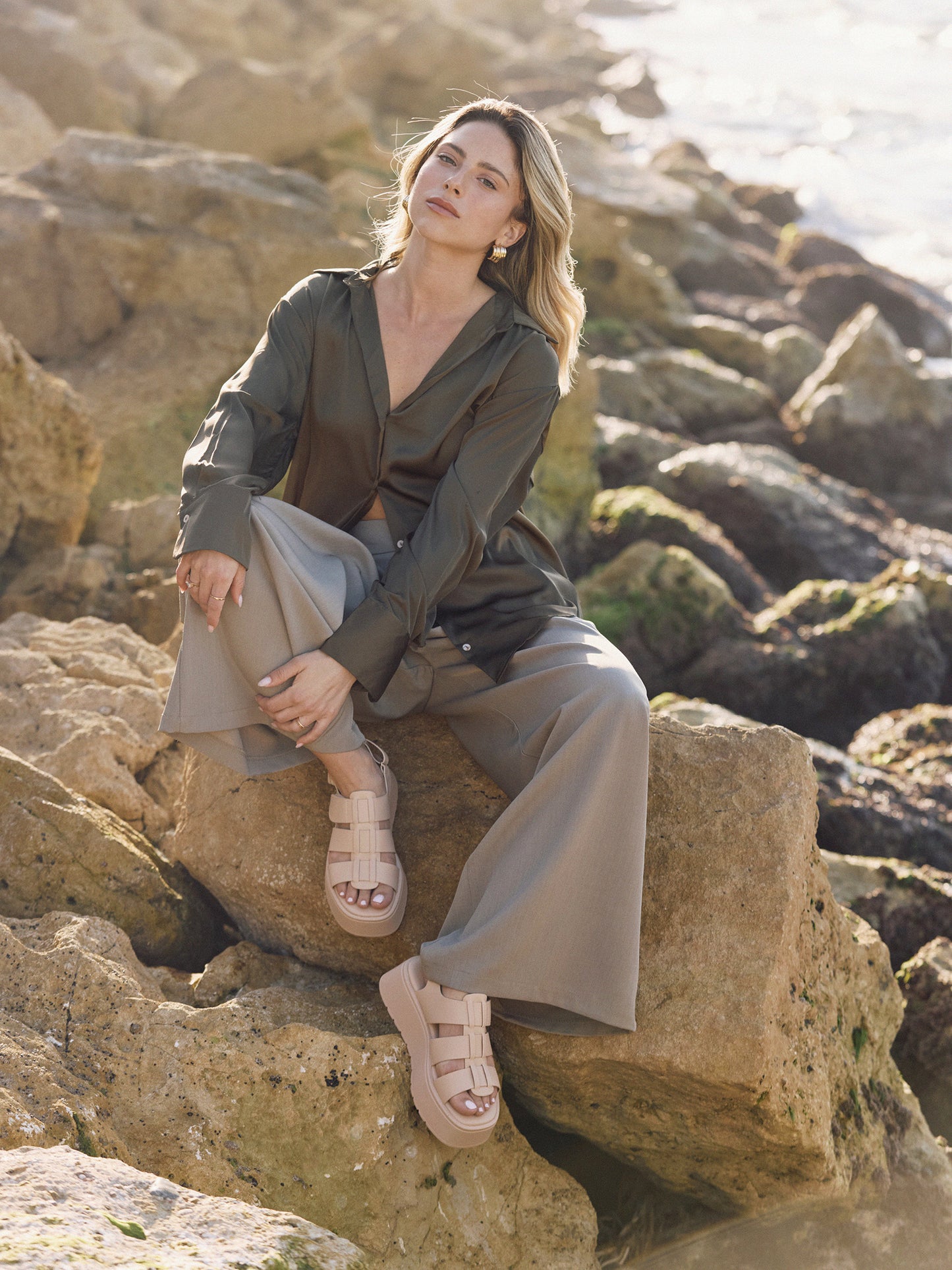 חולצה מכופתרת סאטן דונה | חאקי