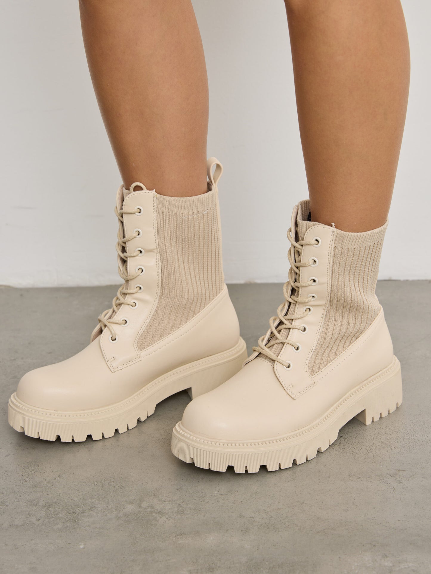 מגפוני סוליית טרקטור מאדיסון | בז'