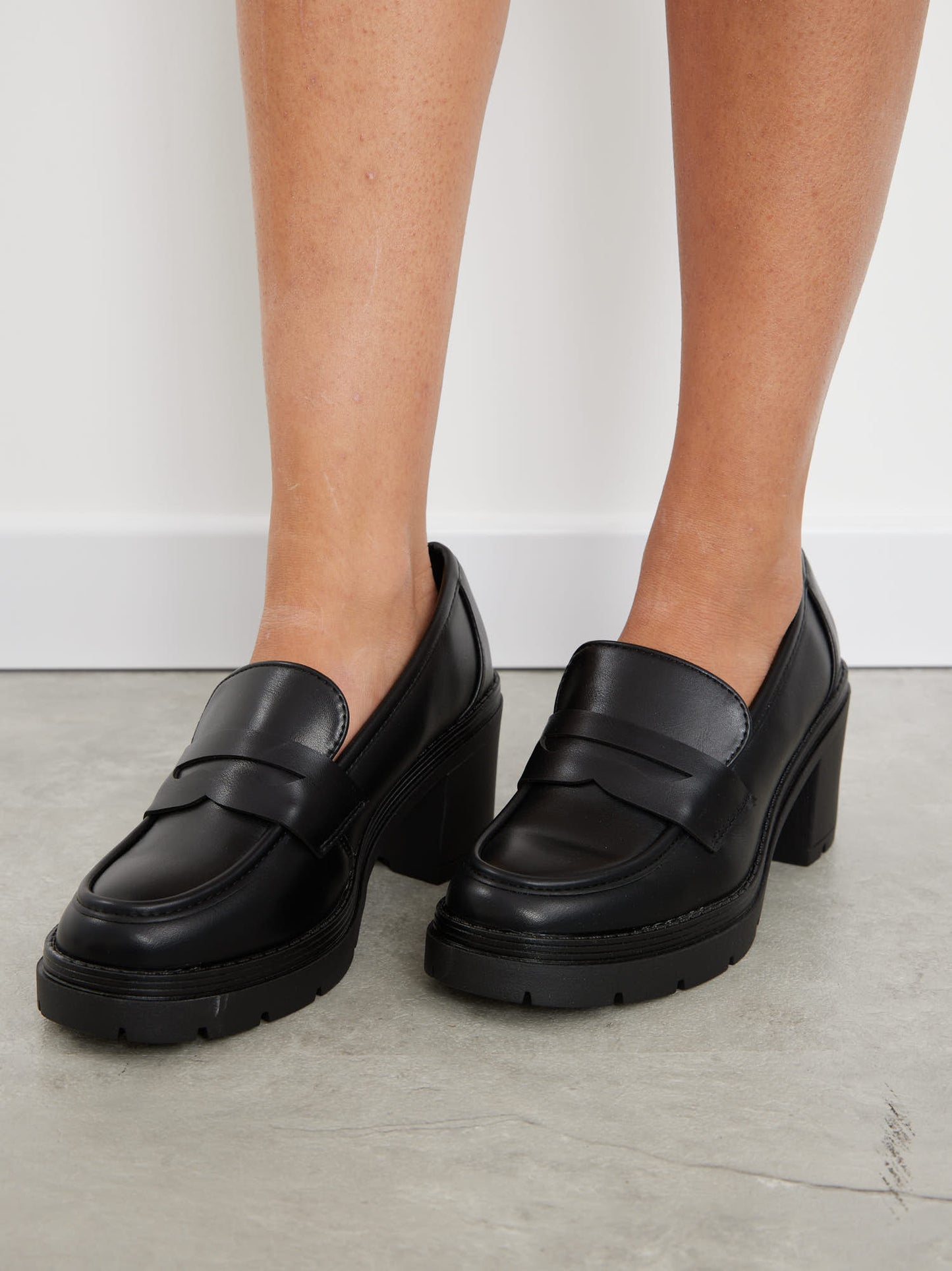 מוקסין עקב ויטוריה | שחור