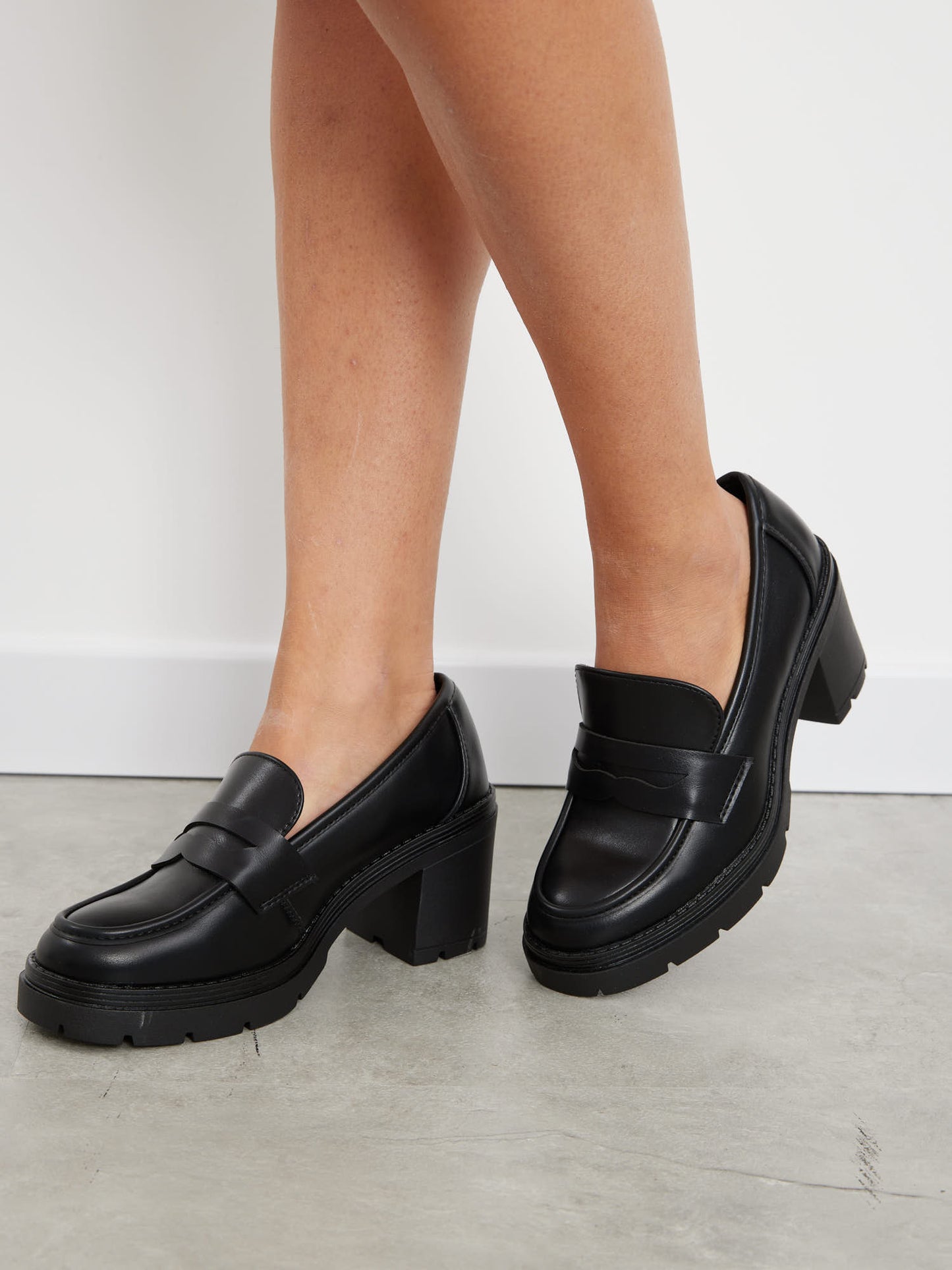 מוקסין עקב ויטוריה | שחור