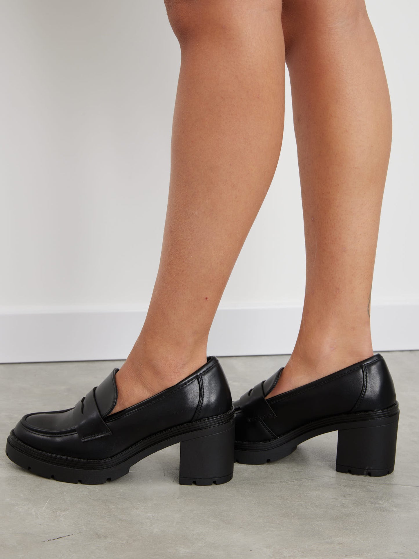 מוקסין עקב ויטוריה | שחור