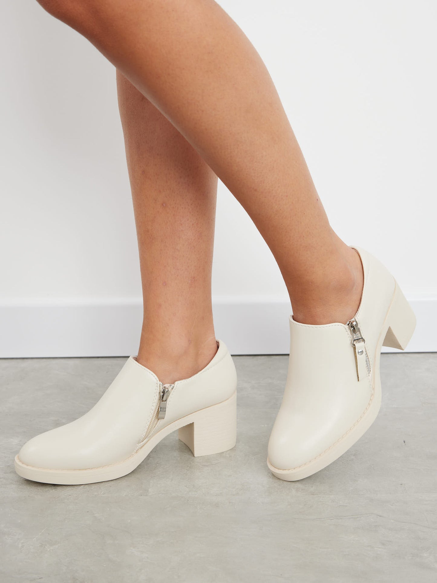 נעלי אוקספורד לנשים בצבע בז