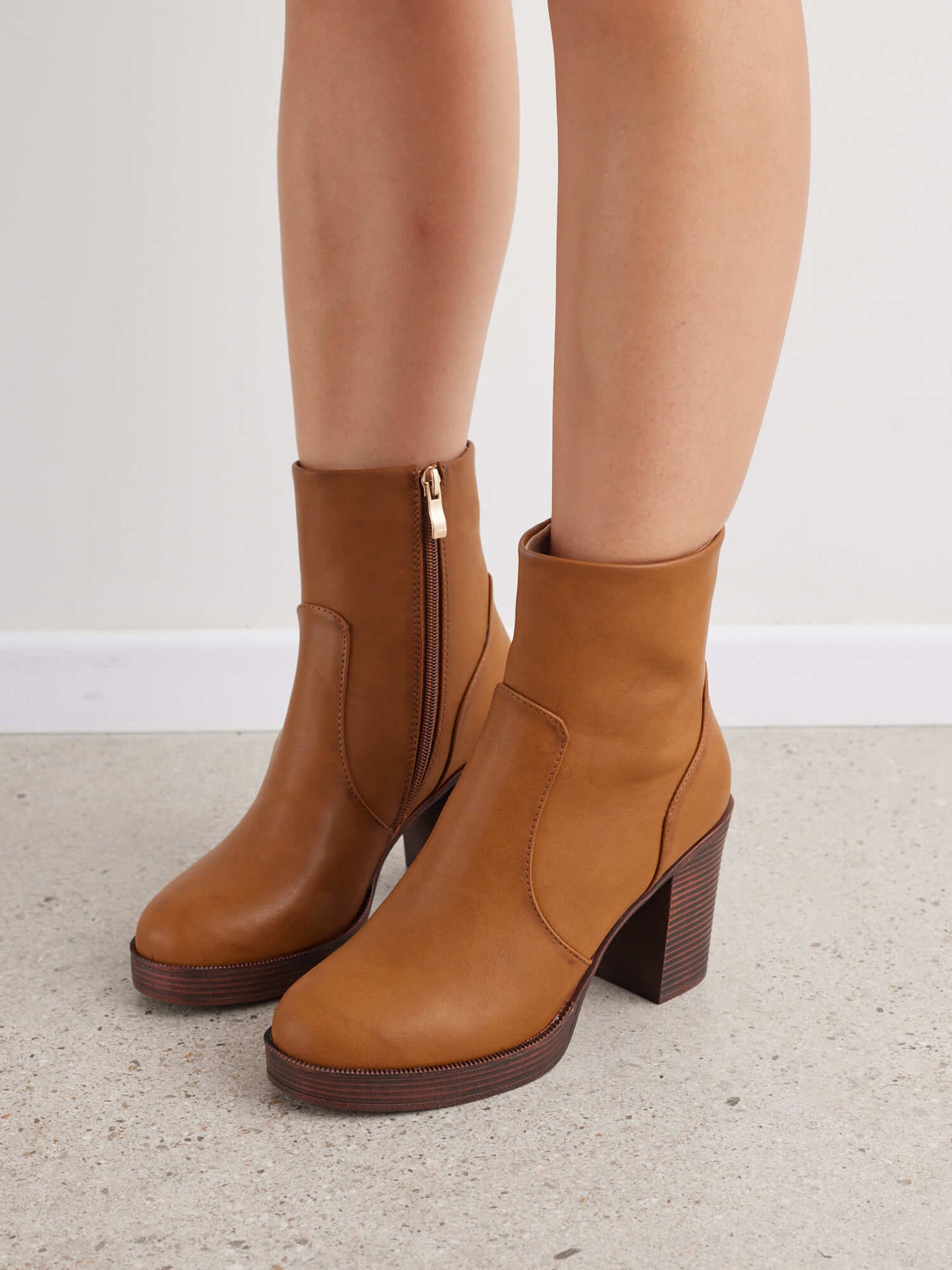 מגפוני עקב נרי | קאמל