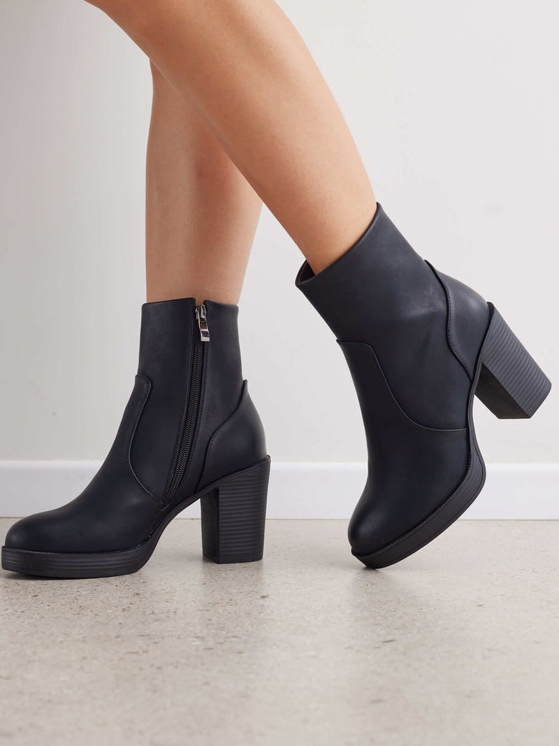 מגפוני עקב נרי | שחור