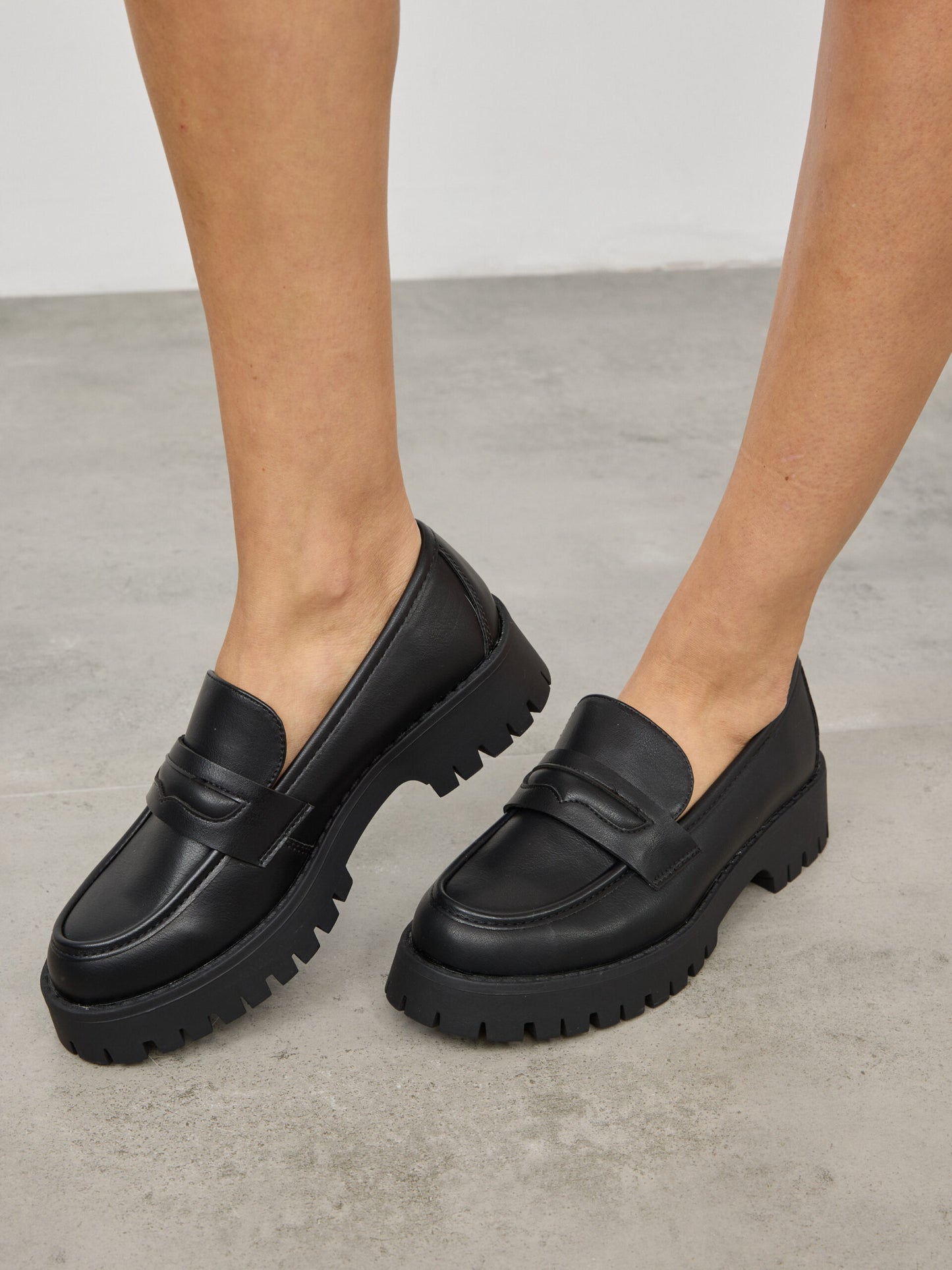 מוקסין סוליית טרקטור קלרו | שחור