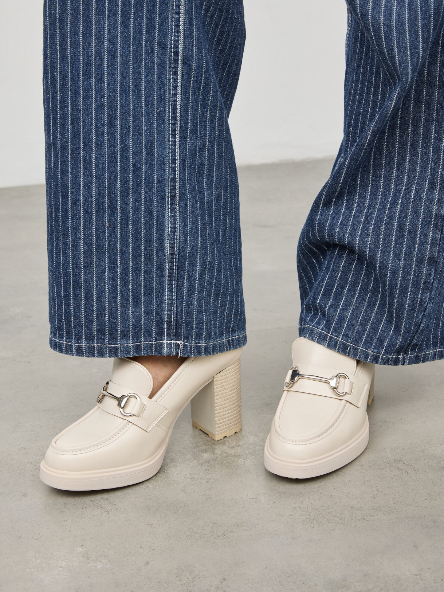 מוקסין עקב אבזם קלארק | בז'