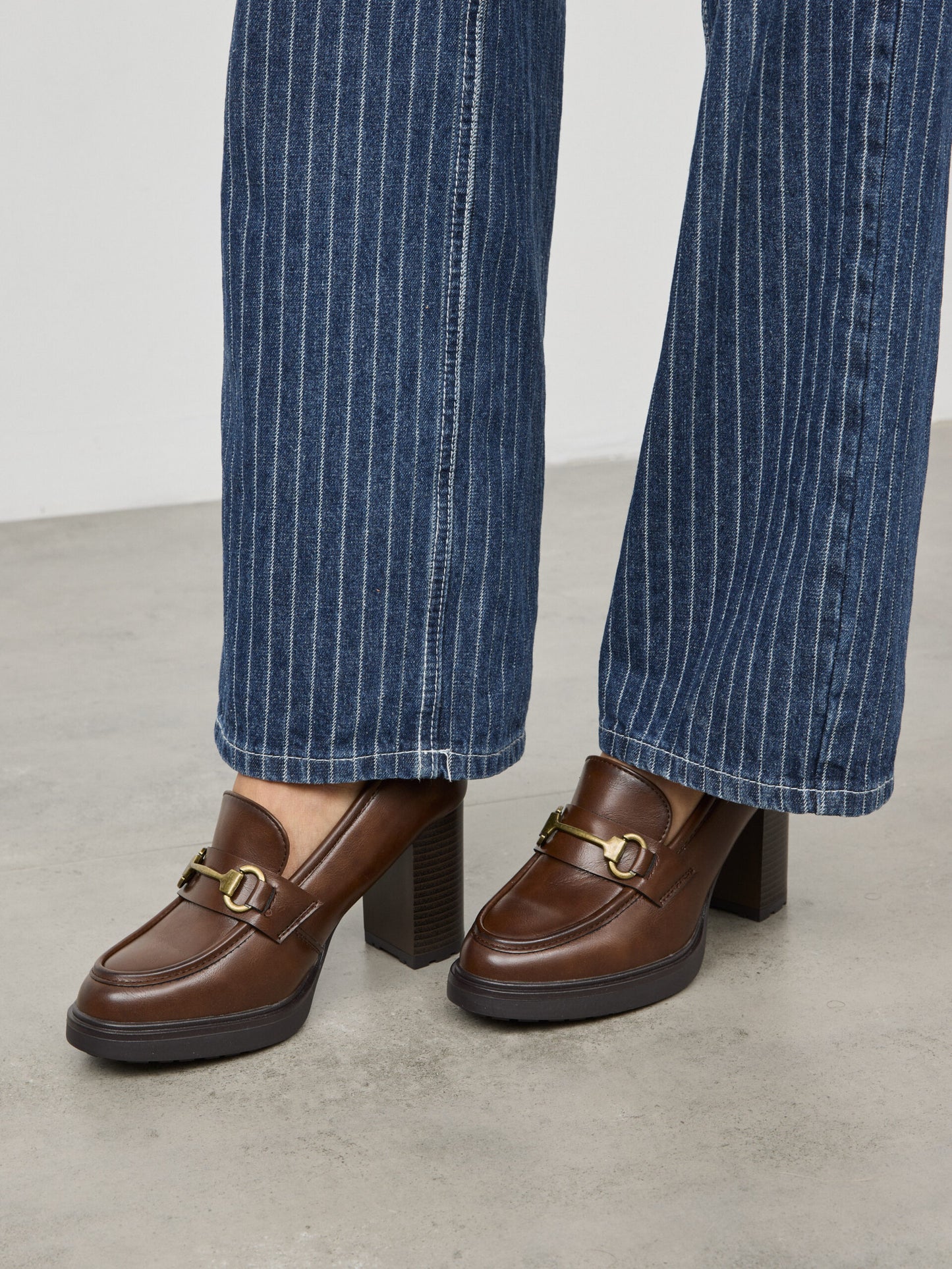 מוקסין עקב אבזם קלארק | חום