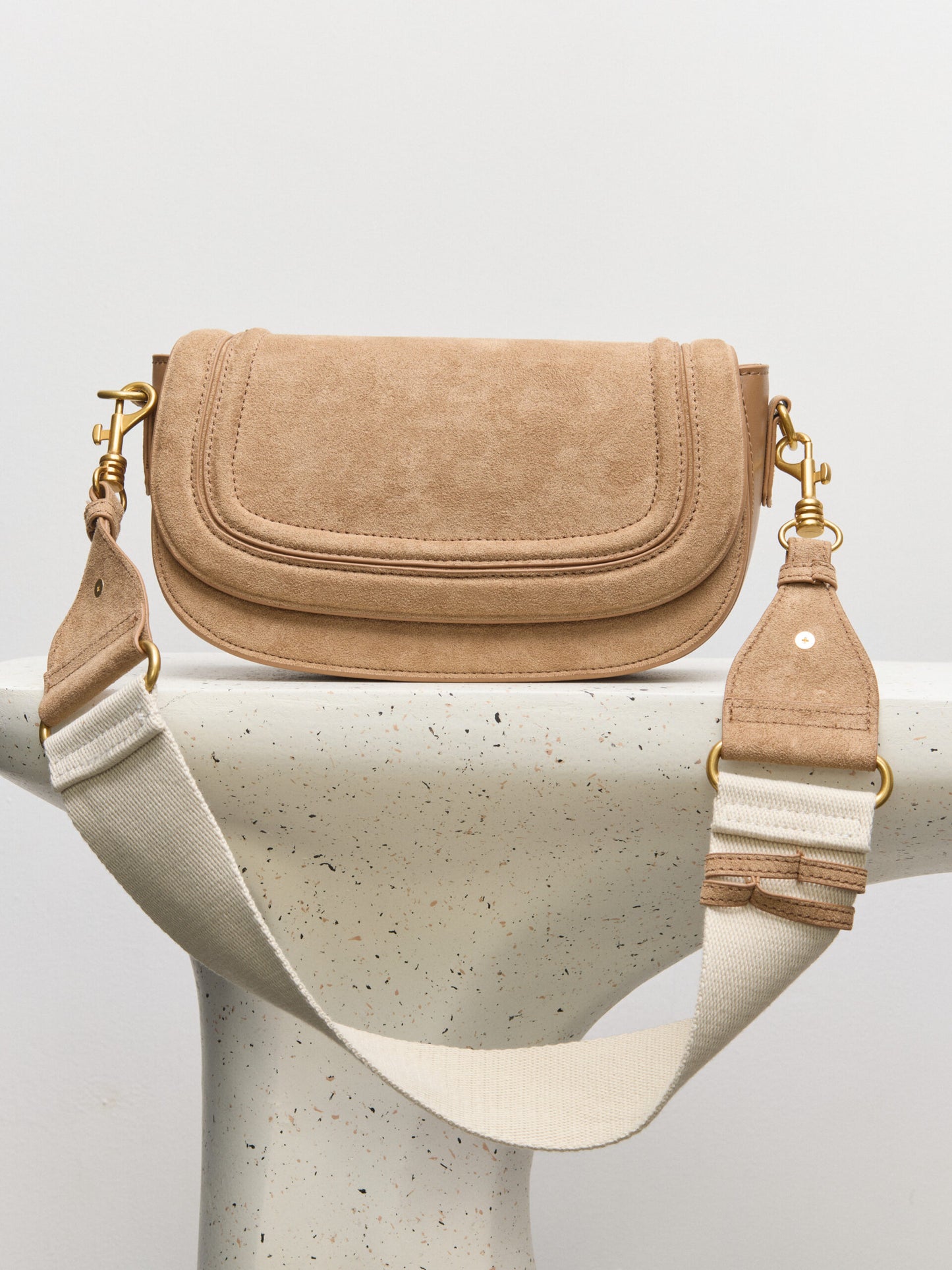 תיק ננסי | בז' זמש