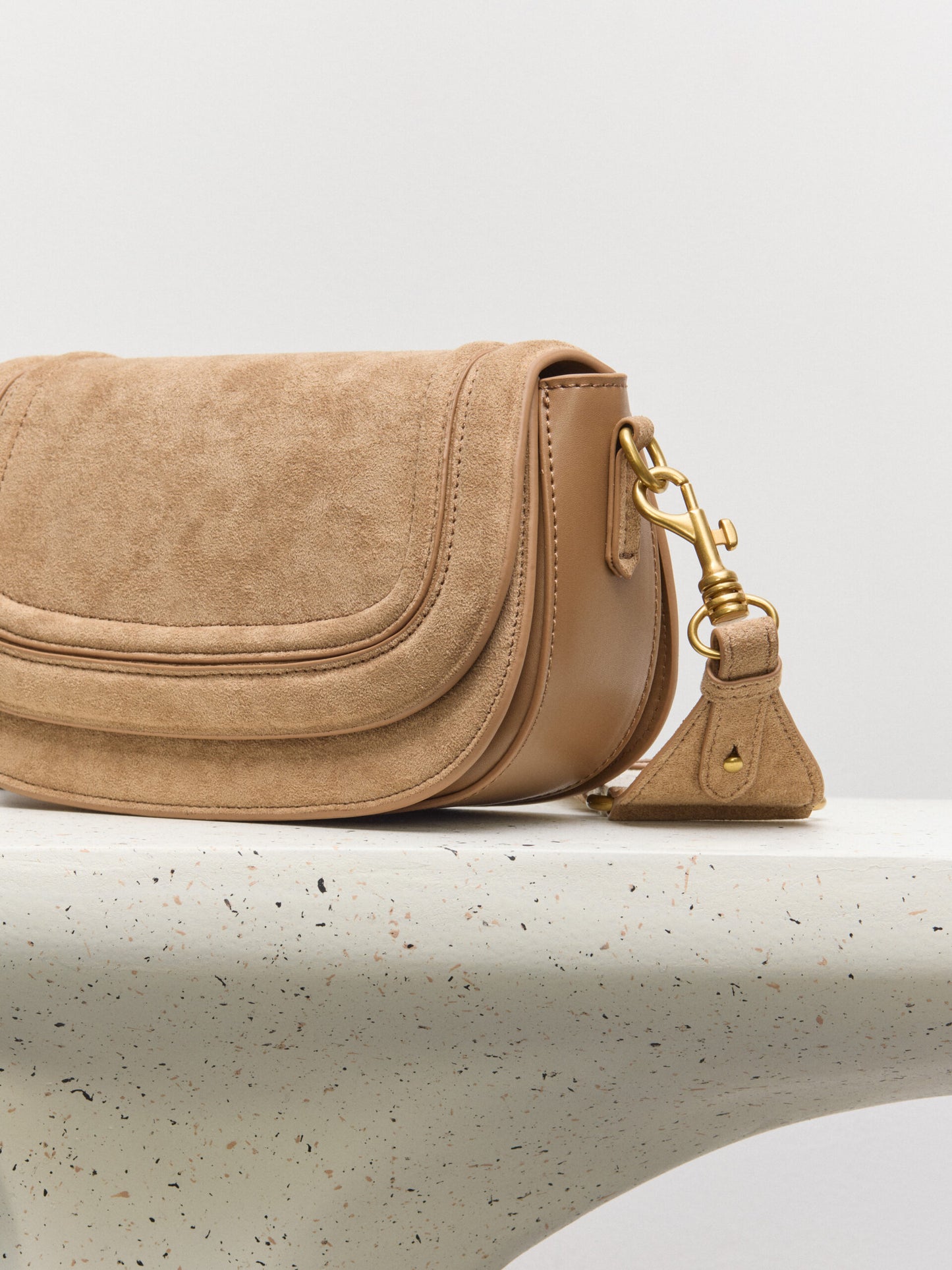 תיק ננסי | בז' זמש