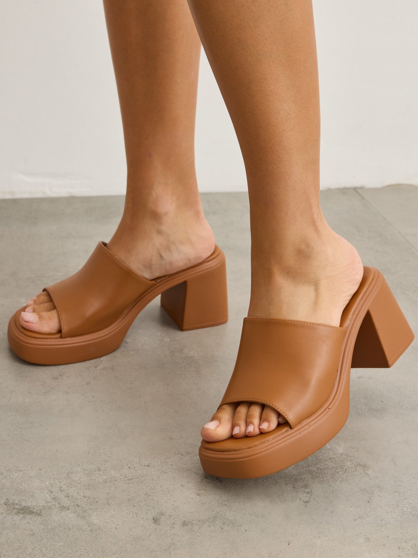 כפכפי עקב פלטפורמה גני | קאמל