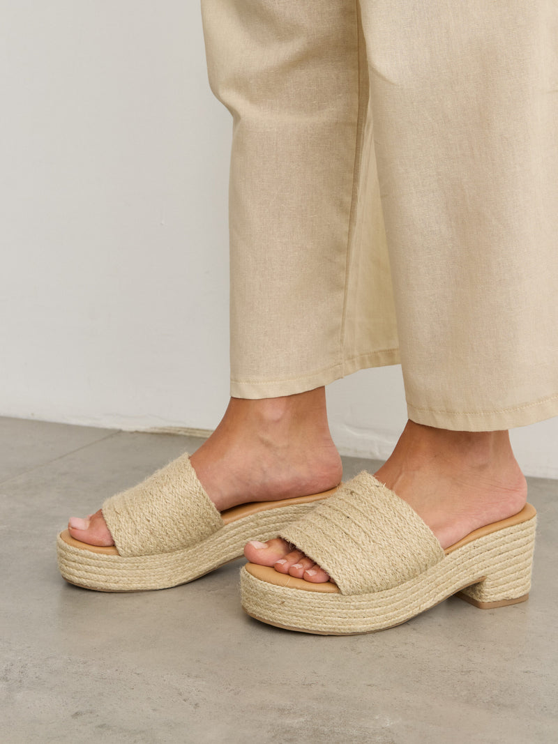 כפכפי פלטפורמה קש איביזה | בז'