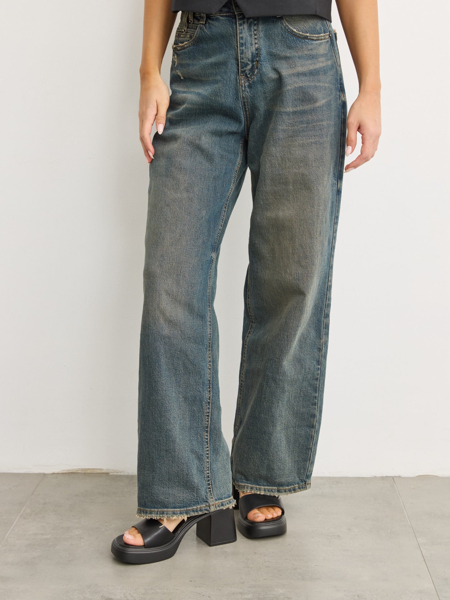 סנדלי עקב דיילי | שחור