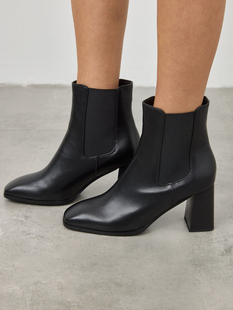 מגפוני עקב אמפרו | שחור