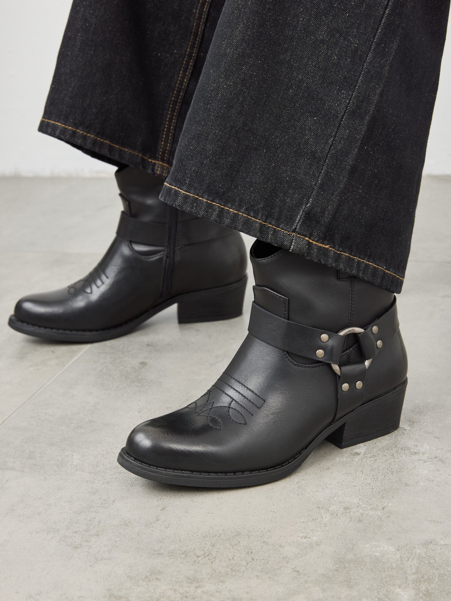 מגפוני בוקרים אבזם ברדלי | שחור