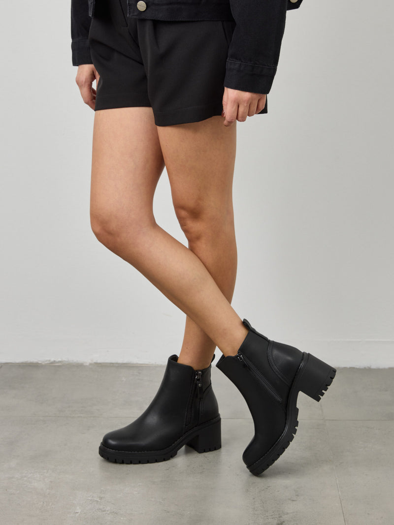 מגפוני סוליית טרקטור עקב סיינט | שחור