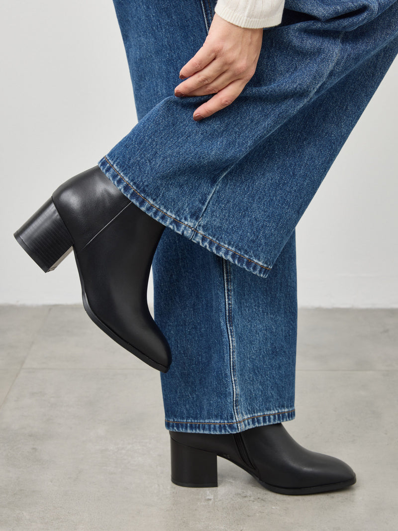 מגפוני עקב סבין | שחור