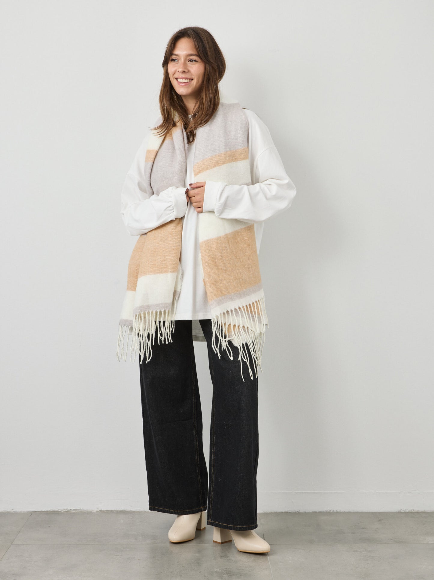 מגפוני עקב  סוזן | בז'