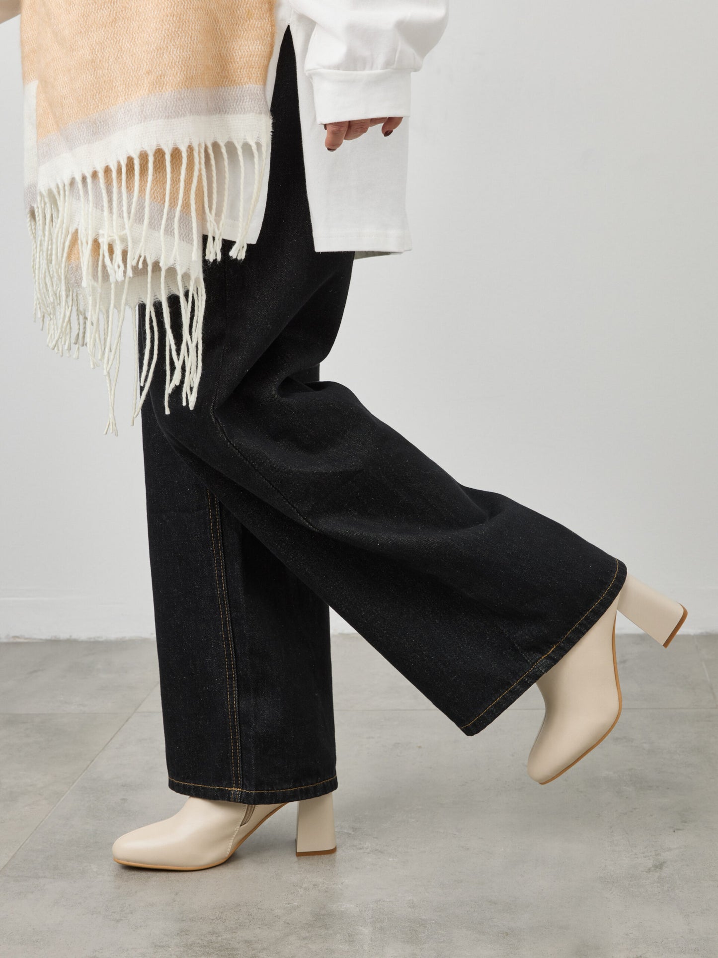 מגפוני עקב  סוזן | בז'