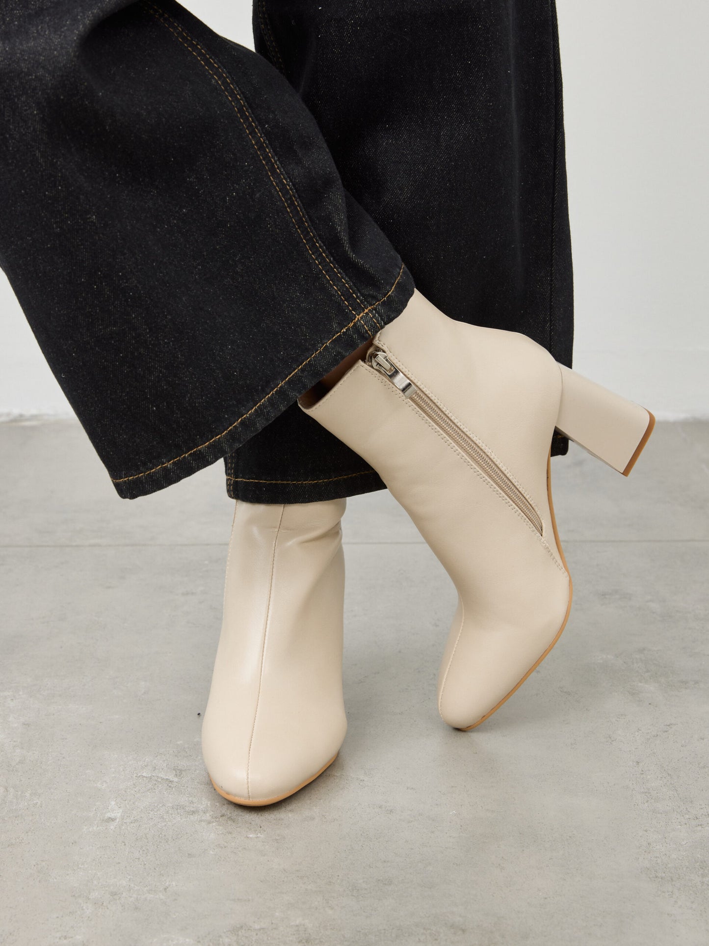 מגפוני עקב  סוזן | בז'