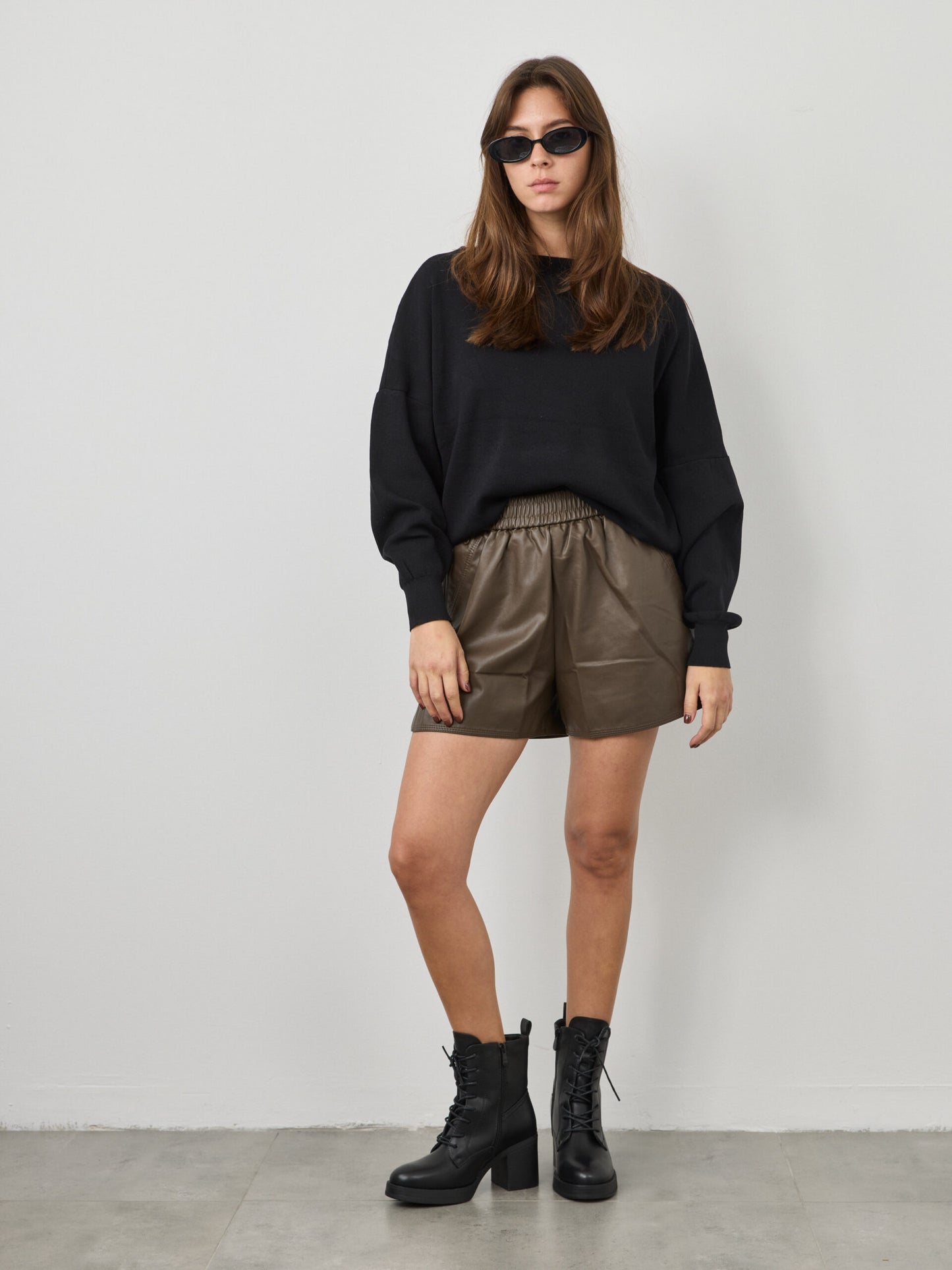 מגפוני עקב שרוכים הולדן | שחור