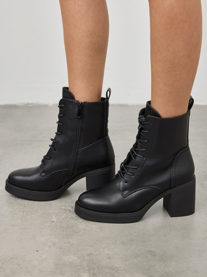 מגפוני עקב שרוכים הולדן | שחור