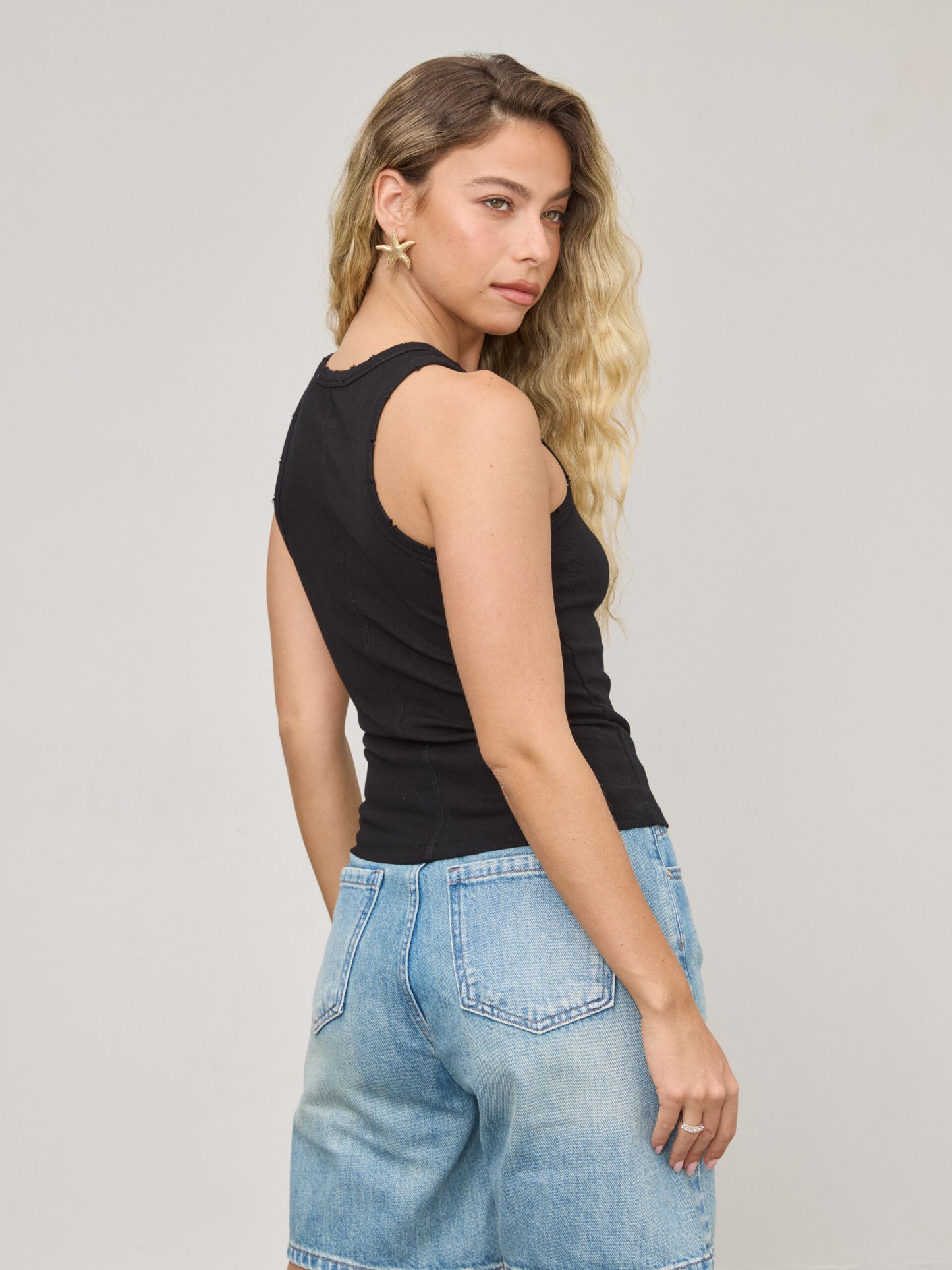 גופיית בייסיק מולי | שחור