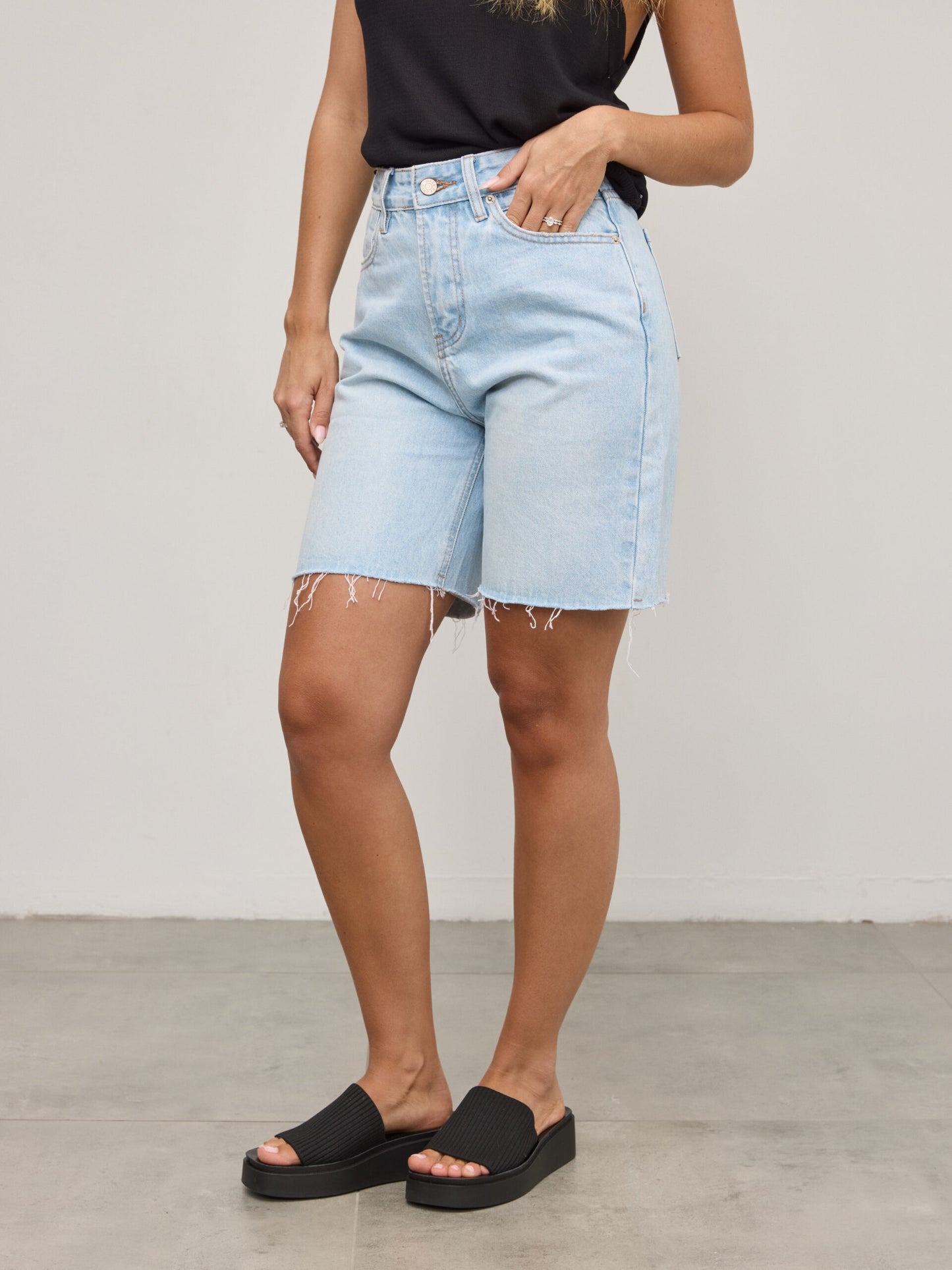 מכנסי ברמודה ג'ינס קייטי | כחול