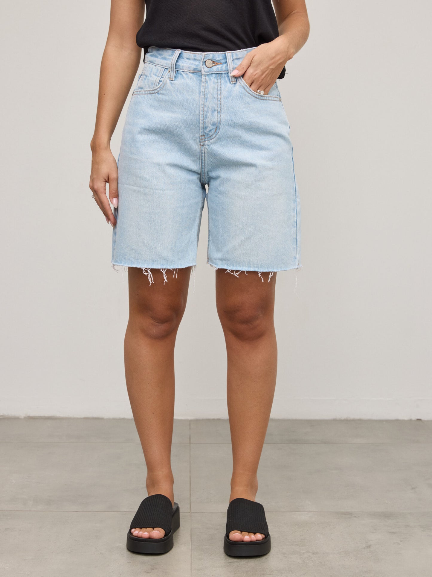 מכנסי ברמודה ג'ינס קייטי | כחול