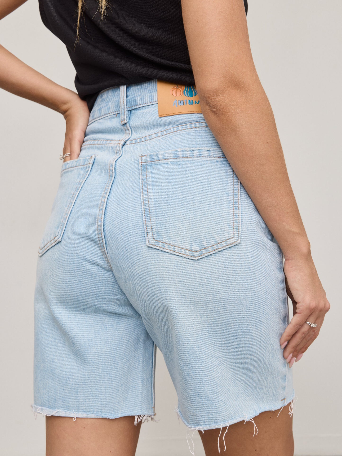 מכנסי ברמודה ג'ינס קייטי | כחול