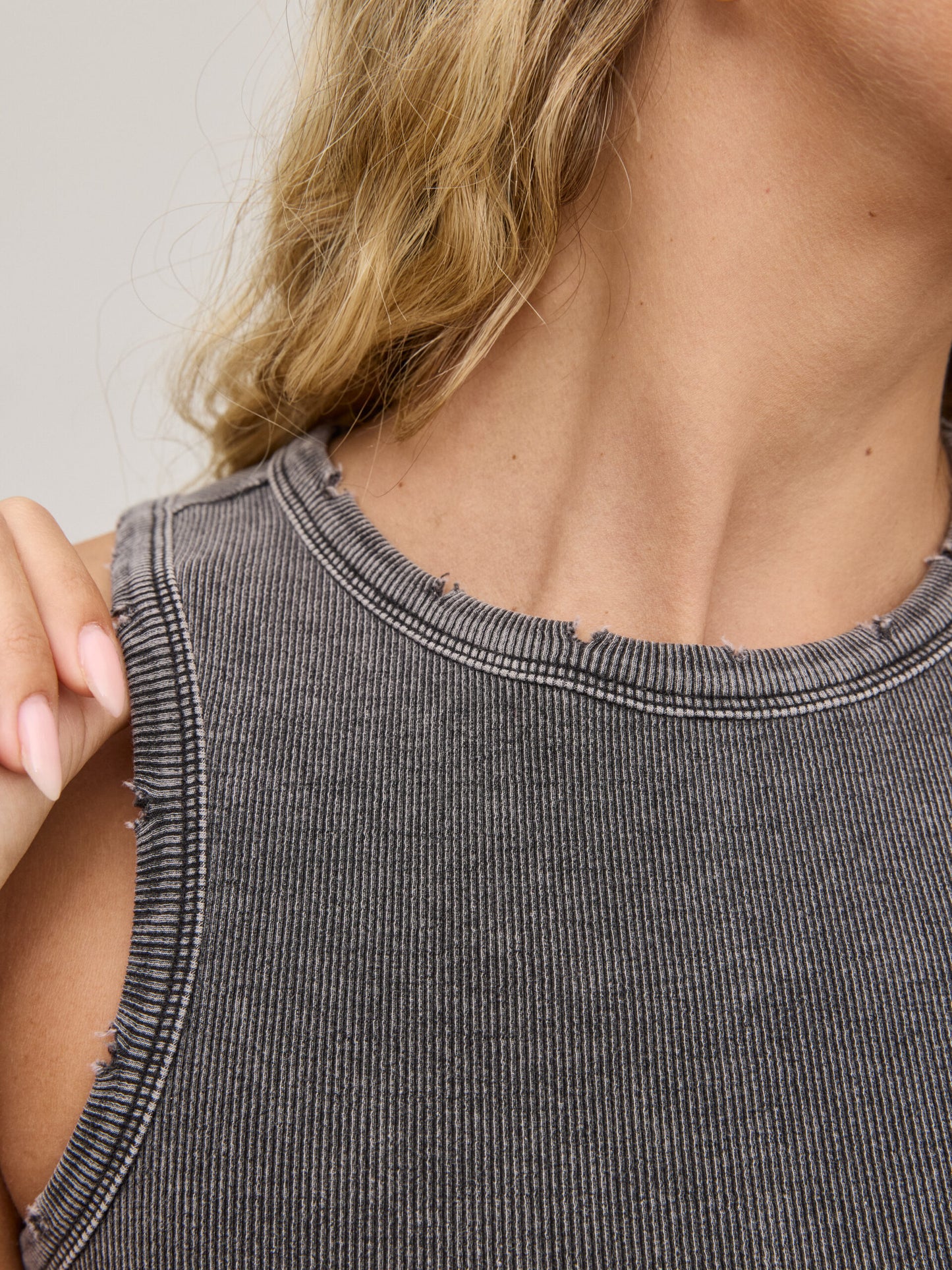 גופיית בייסיק מולי | אפור