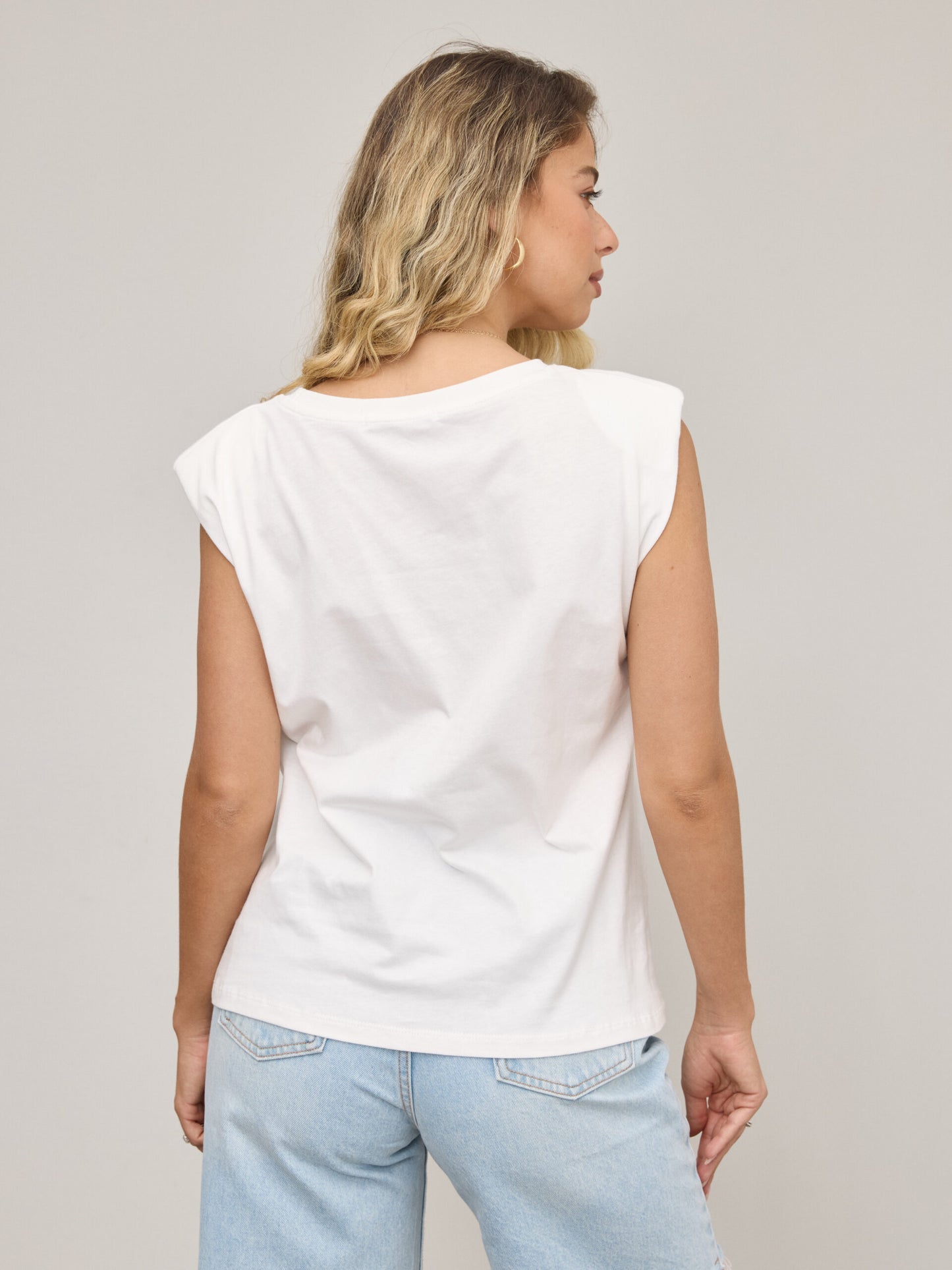 גופיית בייסיק עם כריות כתף מורי | לבן