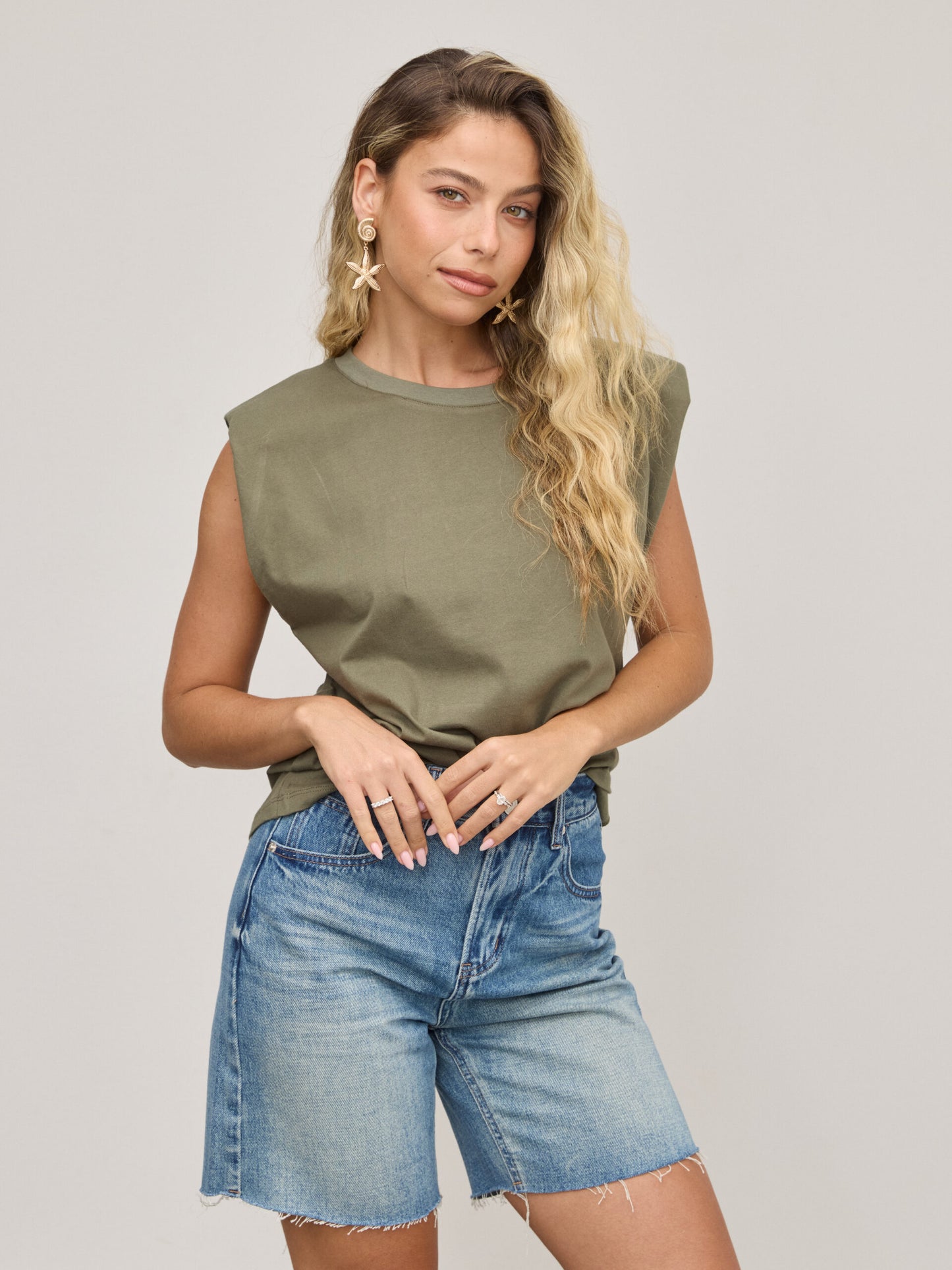 גופיית בייסיק עם כריות כתף מורי | ירוק