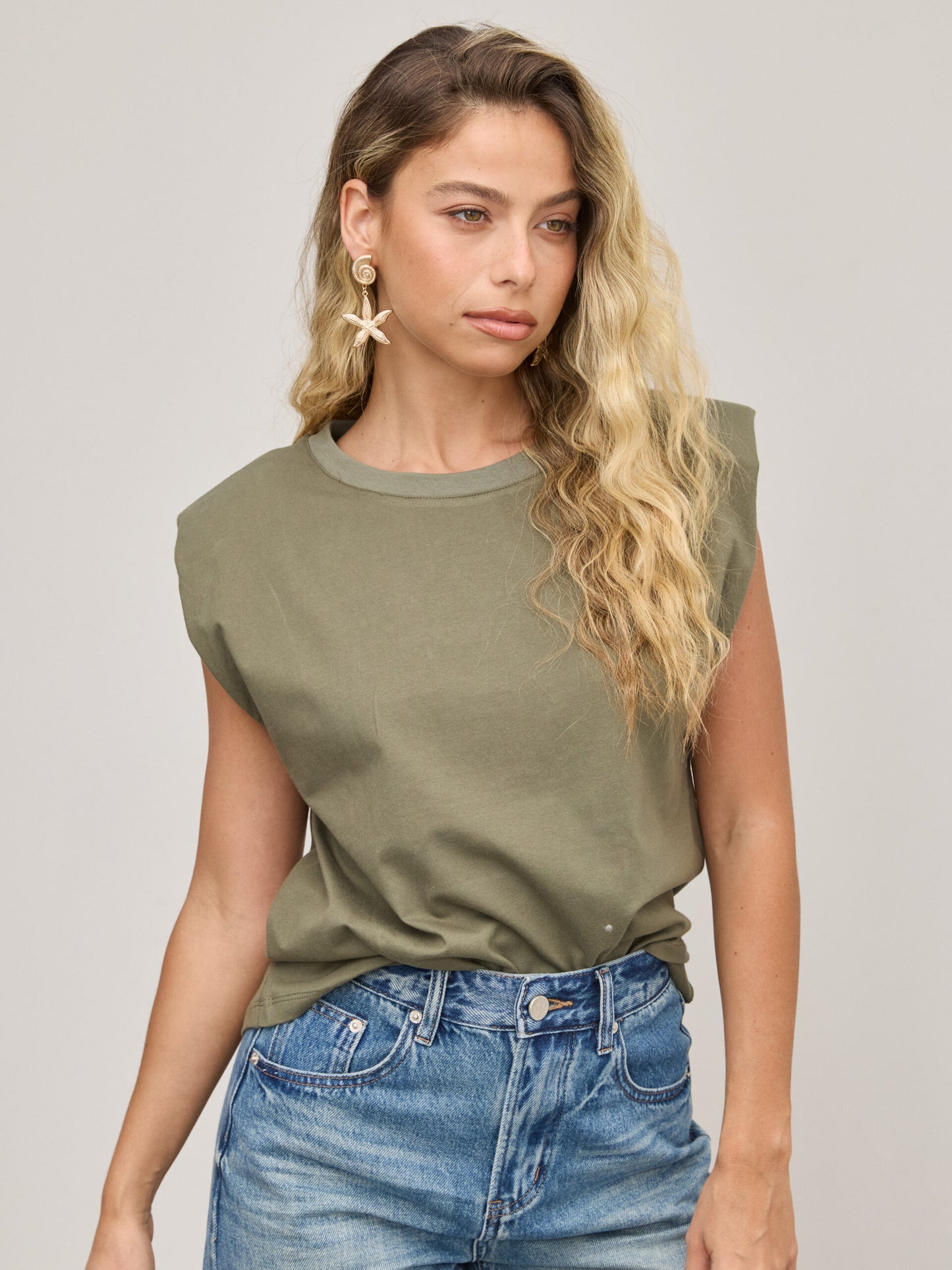 גופיית בייסיק עם כריות כתף מורי | ירוק