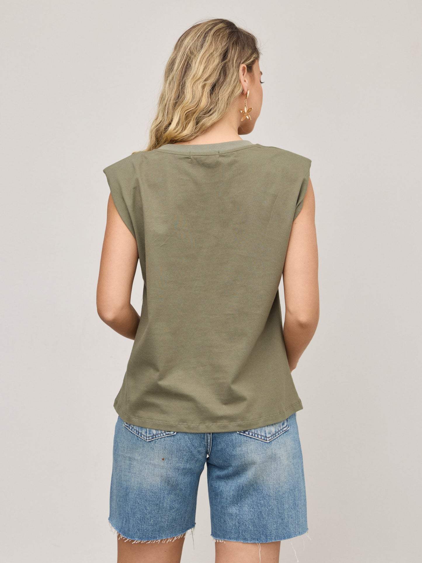 גופיית בייסיק עם כריות כתף מורי | ירוק