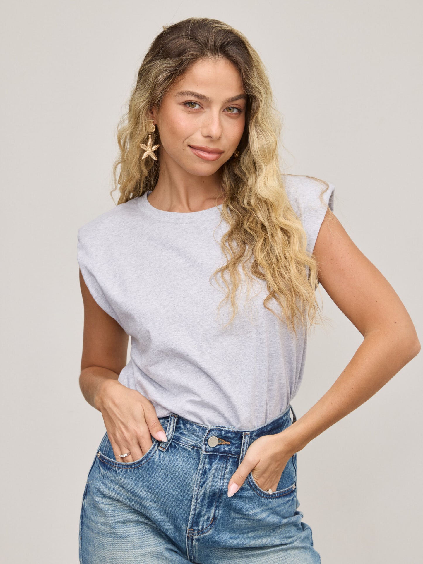 גופיית בייסיק עם כריות כתף מורי | אפור