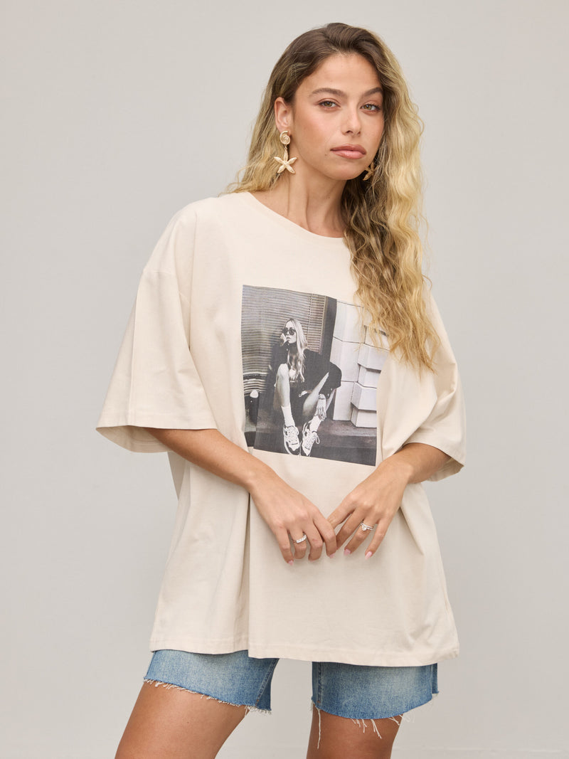 טישירט אוברסייז הדפס אייברי | בז'